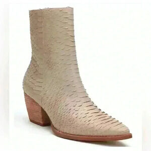 Matisse Caty Women’s Ivory Snake Embossed Leather AnkleSide Zip Pointed Toe 10 M